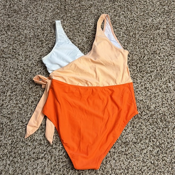✨NWT✨ Cupshe Wrap Swimsuit - Picture 3 of 4